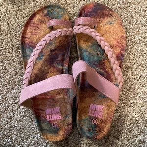 NWOT Muk Luks sandals